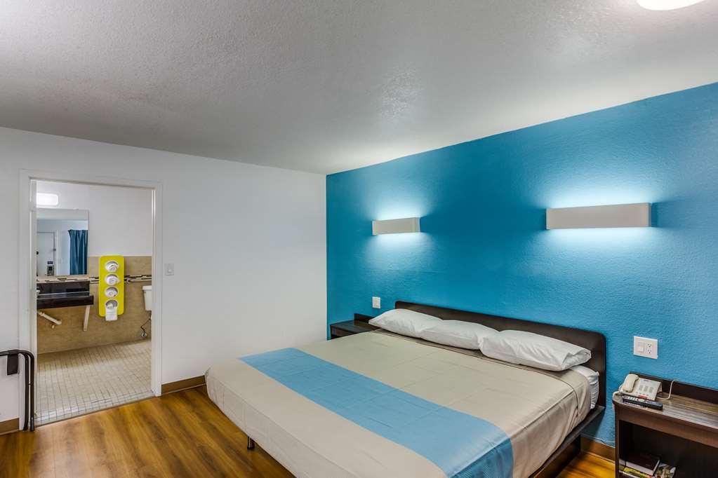 Motel 6 Fort Worth - Northside Room photo