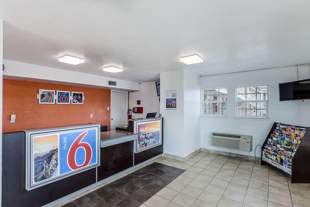 Motel 6 Fort Worth - Northside Interior photo