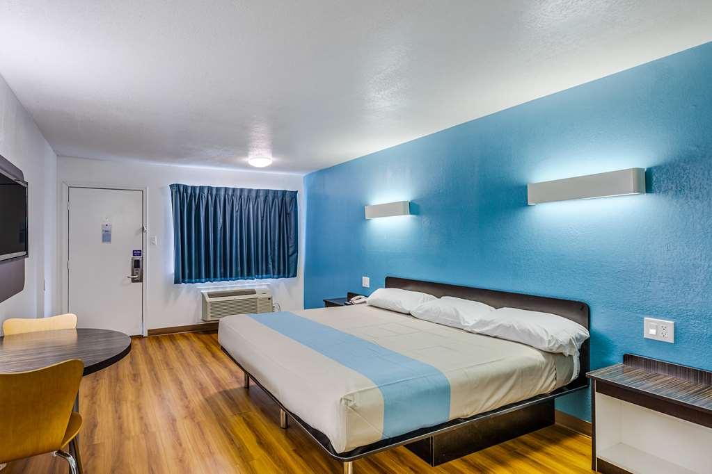 Motel 6 Fort Worth - Northside Room photo