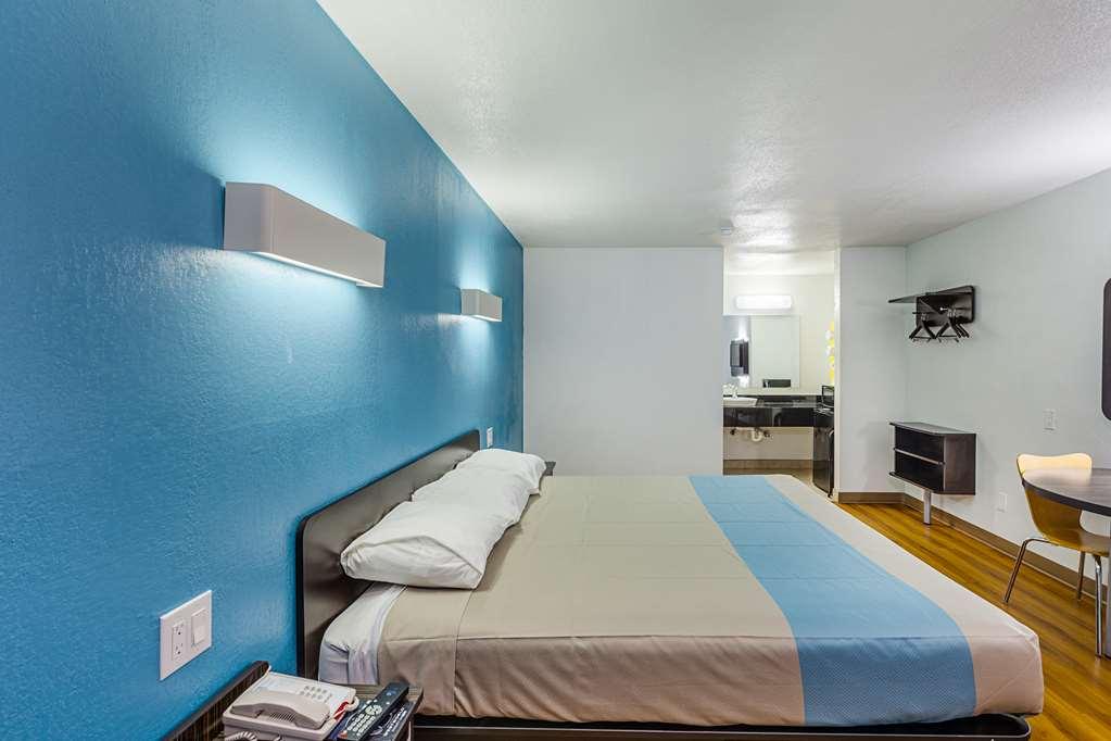 Motel 6 Fort Worth - Northside Room photo