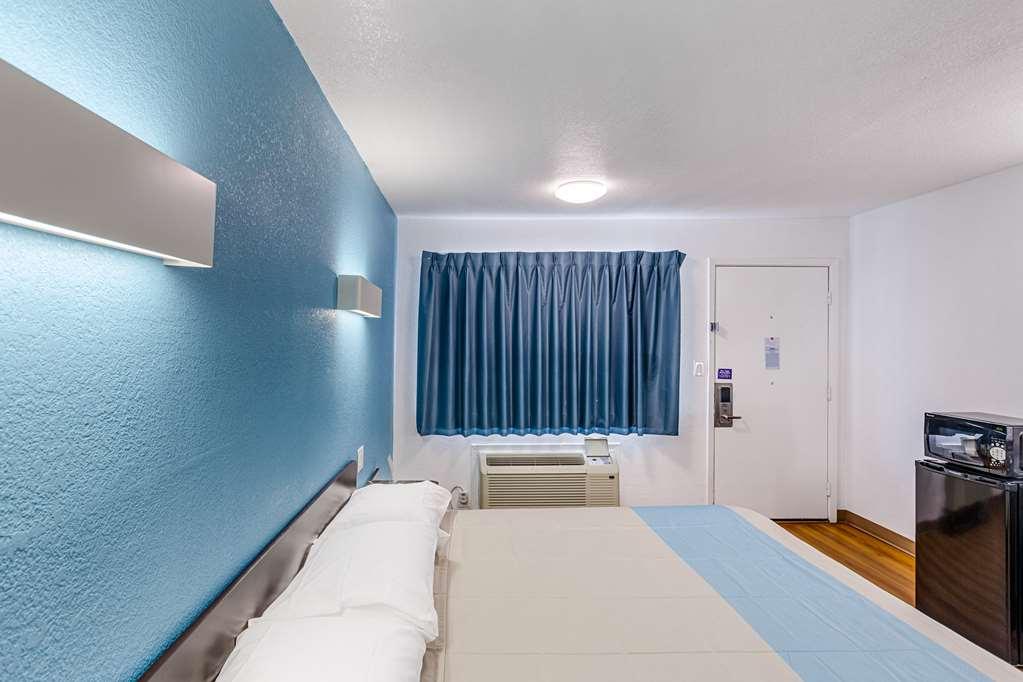 Motel 6 Fort Worth - Northside Room photo