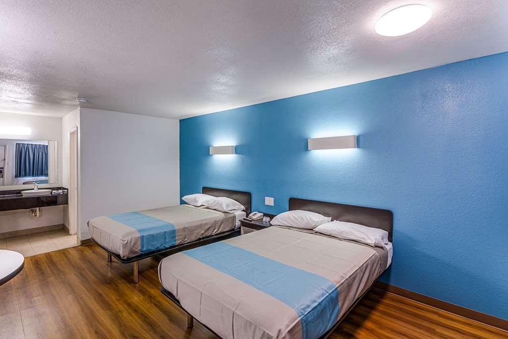 Motel 6 Fort Worth - Northside Room photo