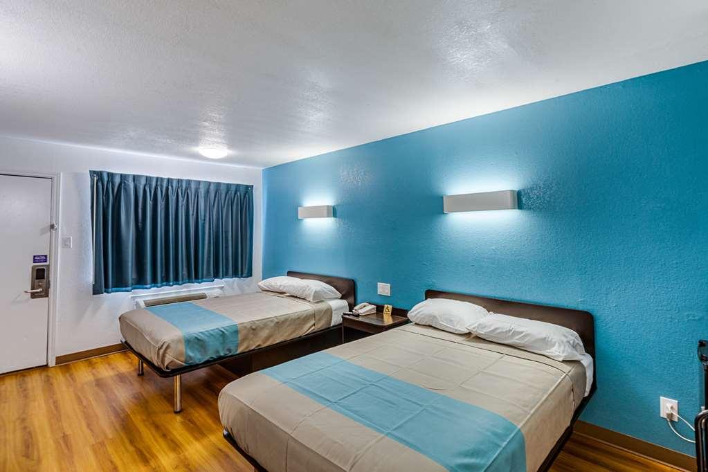Motel 6 Fort Worth - Northside Room photo