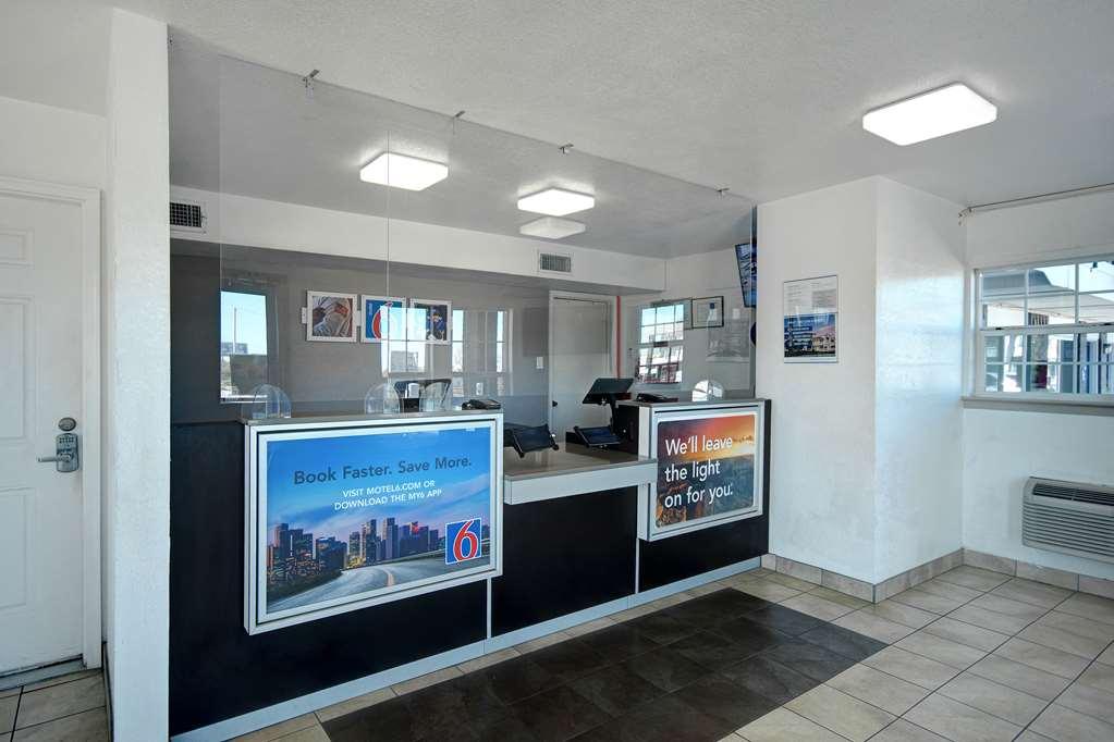 Motel 6 Fort Worth - Northside Interior photo