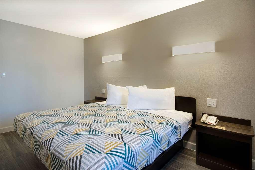 Motel 6 Fort Worth - Northside Room photo