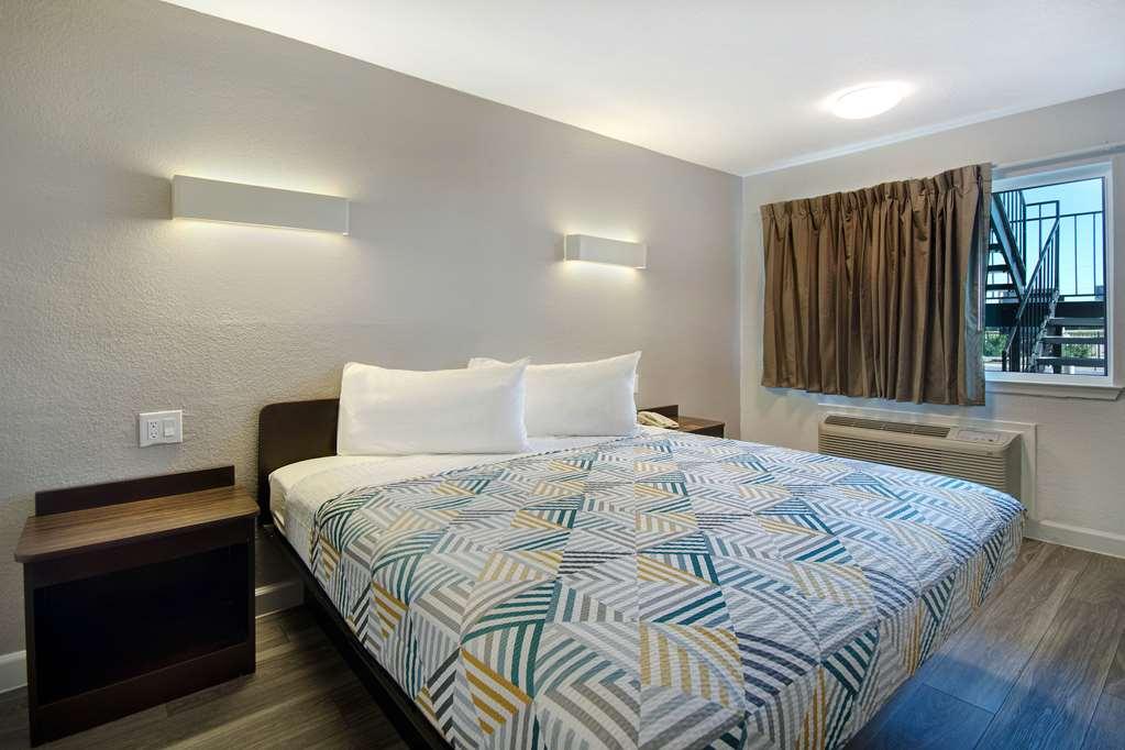 Motel 6 Fort Worth - Northside Room photo