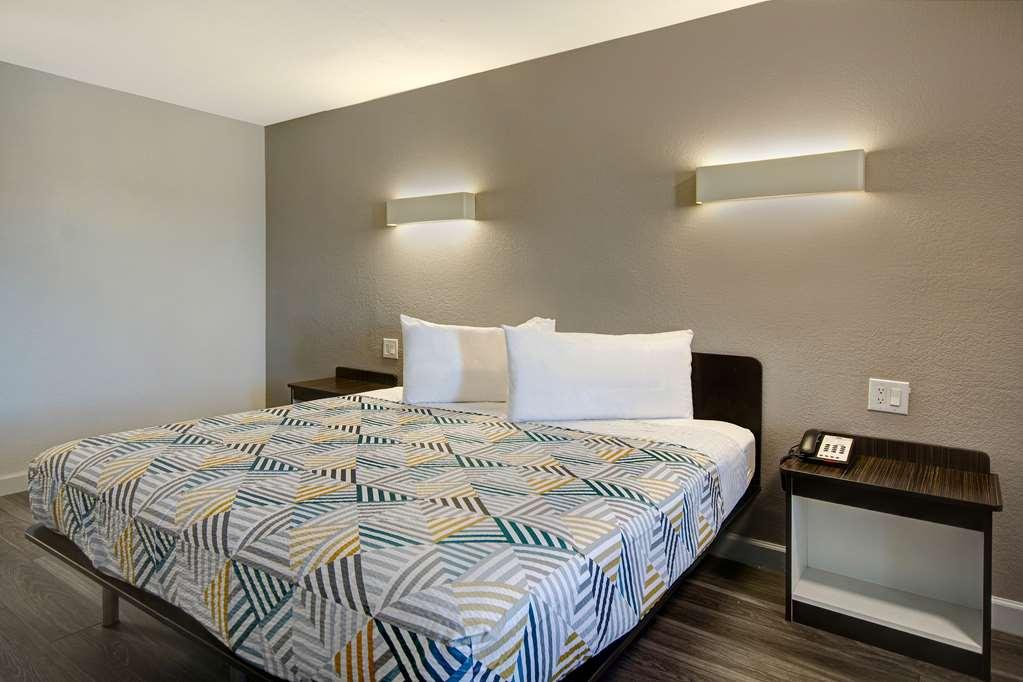 Motel 6 Fort Worth - Northside Room photo