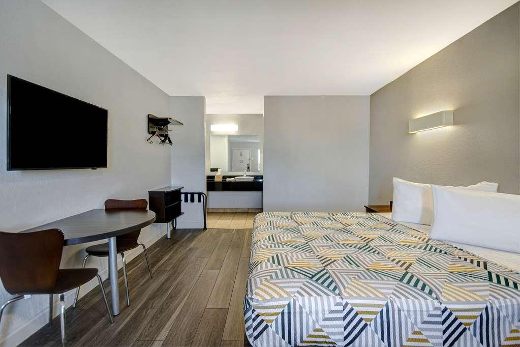 Motel 6 Fort Worth - Northside Room photo