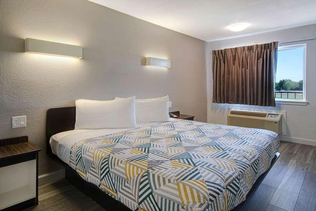 Motel 6 Fort Worth - Northside Room photo