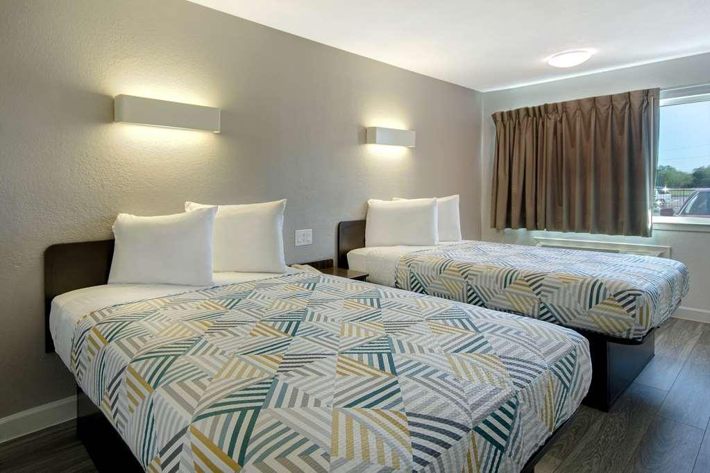 Motel 6 Fort Worth - Northside Room photo