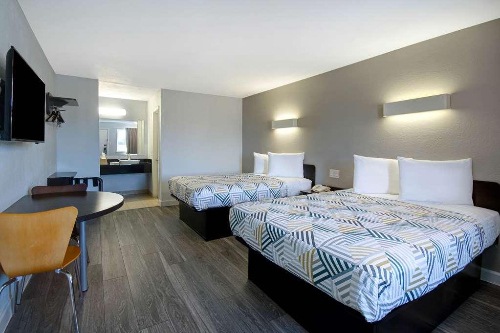 Motel 6 Fort Worth - Northside Room photo